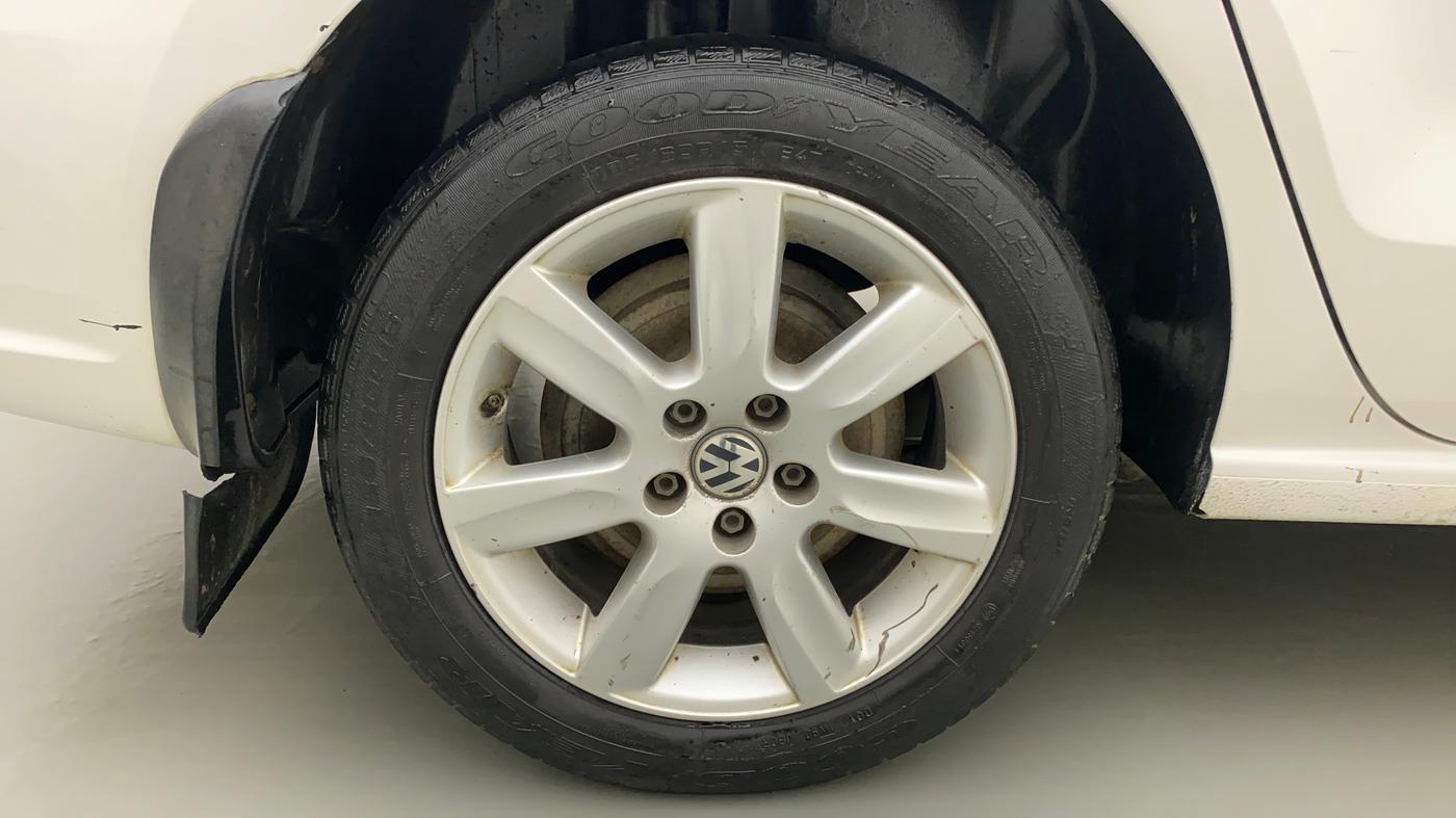 2011 Volkswagen Vento COMFORTLINE 1.6, Petrol, Manual, 96,152 km, Right Rear Wheel