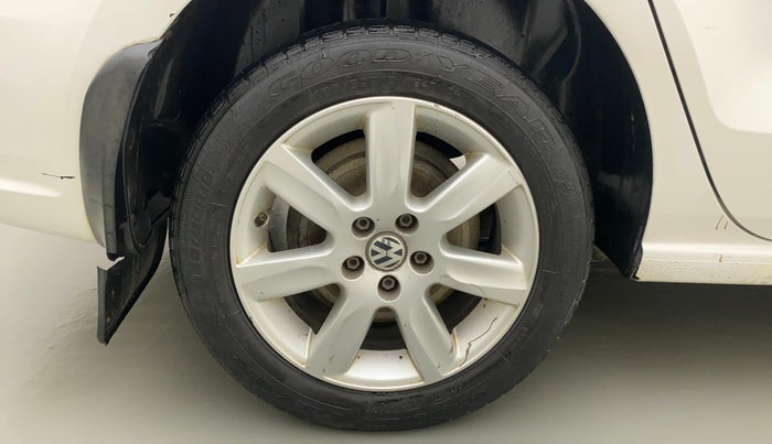 2011 Volkswagen Vento COMFORTLINE 1.6, Petrol, Manual, 96,152 km, Right Rear Wheel