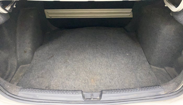 2011 Volkswagen Vento COMFORTLINE 1.6, Petrol, Manual, 96,152 km, Boot Inside