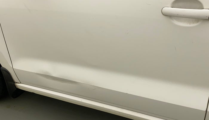 2011 Volkswagen Vento COMFORTLINE 1.6, Petrol, Manual, 96,152 km, Front passenger door - Slightly dented