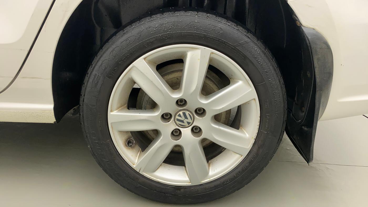 2011 Volkswagen Vento COMFORTLINE 1.6, Petrol, Manual, 96,152 km, Left Rear Wheel