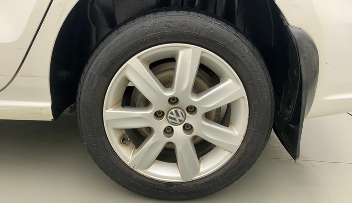 2011 Volkswagen Vento COMFORTLINE 1.6, Petrol, Manual, 96,152 km, Left Rear Wheel