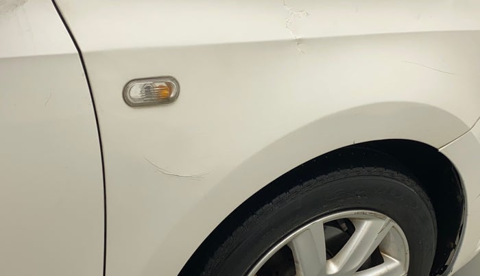 2011 Volkswagen Vento COMFORTLINE 1.6, Petrol, Manual, 96,152 km, Right fender - Minor scratches