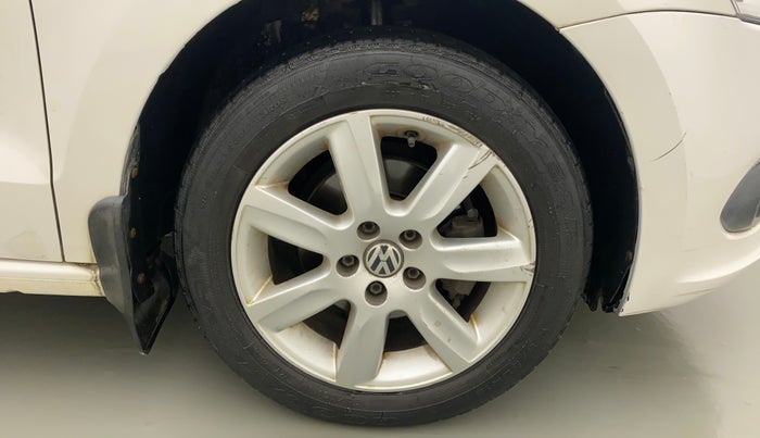 2011 Volkswagen Vento COMFORTLINE 1.6, Petrol, Manual, 96,152 km, Right Front Wheel