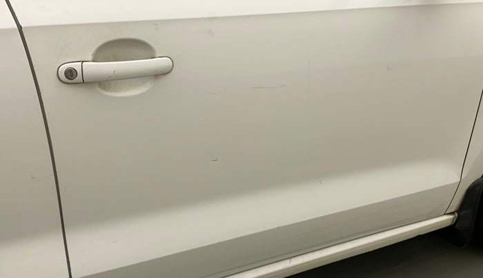 2011 Volkswagen Vento COMFORTLINE 1.6, Petrol, Manual, 96,152 km, Driver-side door - Minor scratches