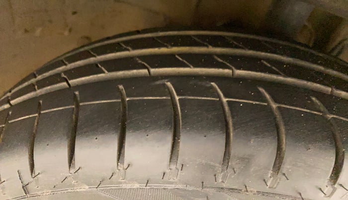 2016 Tata Tiago XZ PETROL, Petrol, Manual, 95,180 km, Right Front Tyre Tread