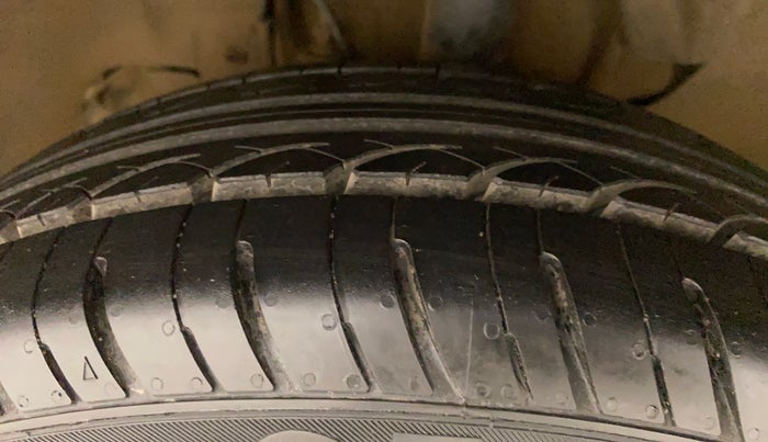 2016 Tata Tiago XZ PETROL, Petrol, Manual, 95,180 km, Left Front Tyre Tread