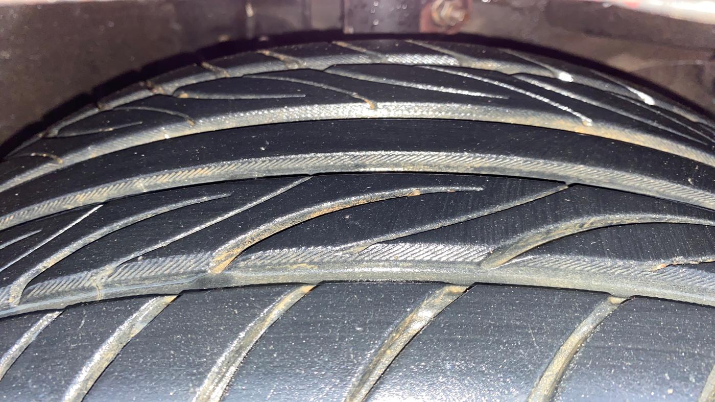 2012 Honda City 1.5L I-VTEC V MT, Petrol, Manual, 1,07,073 km, Right Front Tyre Tread