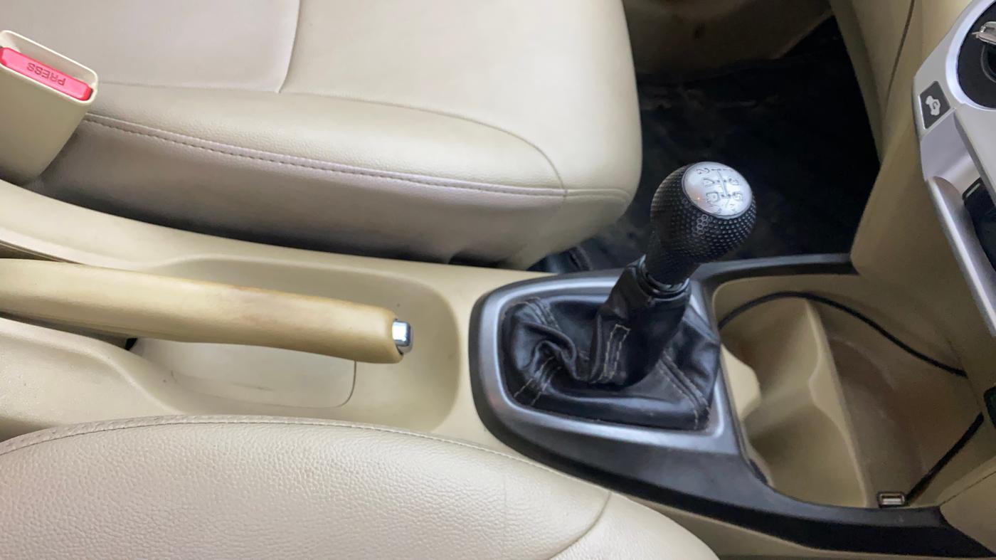 2012 Honda City 1.5L I-VTEC V MT, Petrol, Manual, 1,07,073 km, Gear Lever