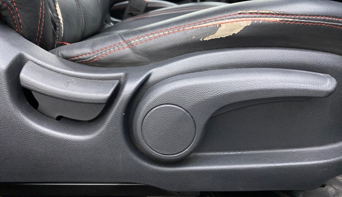 2018 Hyundai Elite i20 ASTA 1.2, Petrol, Manual, 20,999 km, Driver Side Adjustment Panel