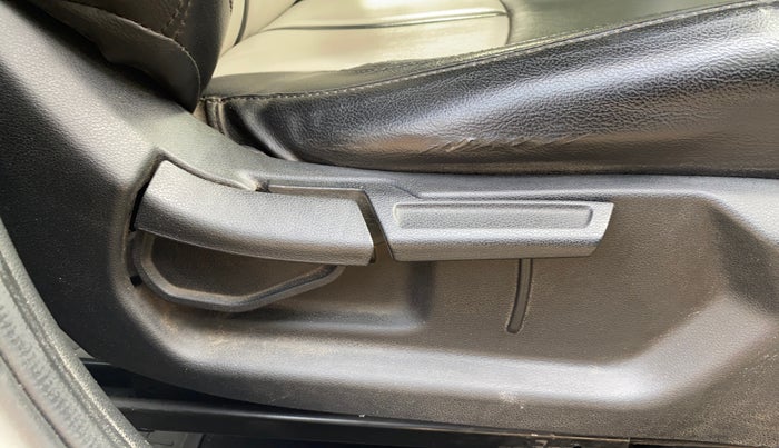 2019 Hyundai VENUE SX PLUS 1.0 TURBO DCT, Petrol, Automatic, 44,898 km, Driver Side Adjustment Panel