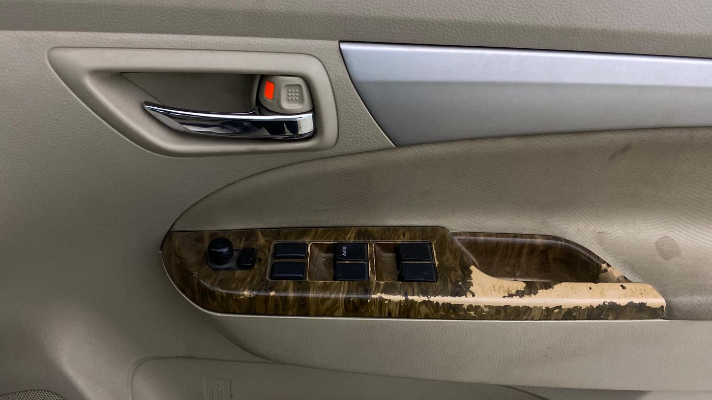 2017 Maruti Ertiga ZXI+, Petrol, Manual, 1,16,094 km, Driver Side Door Panels Control