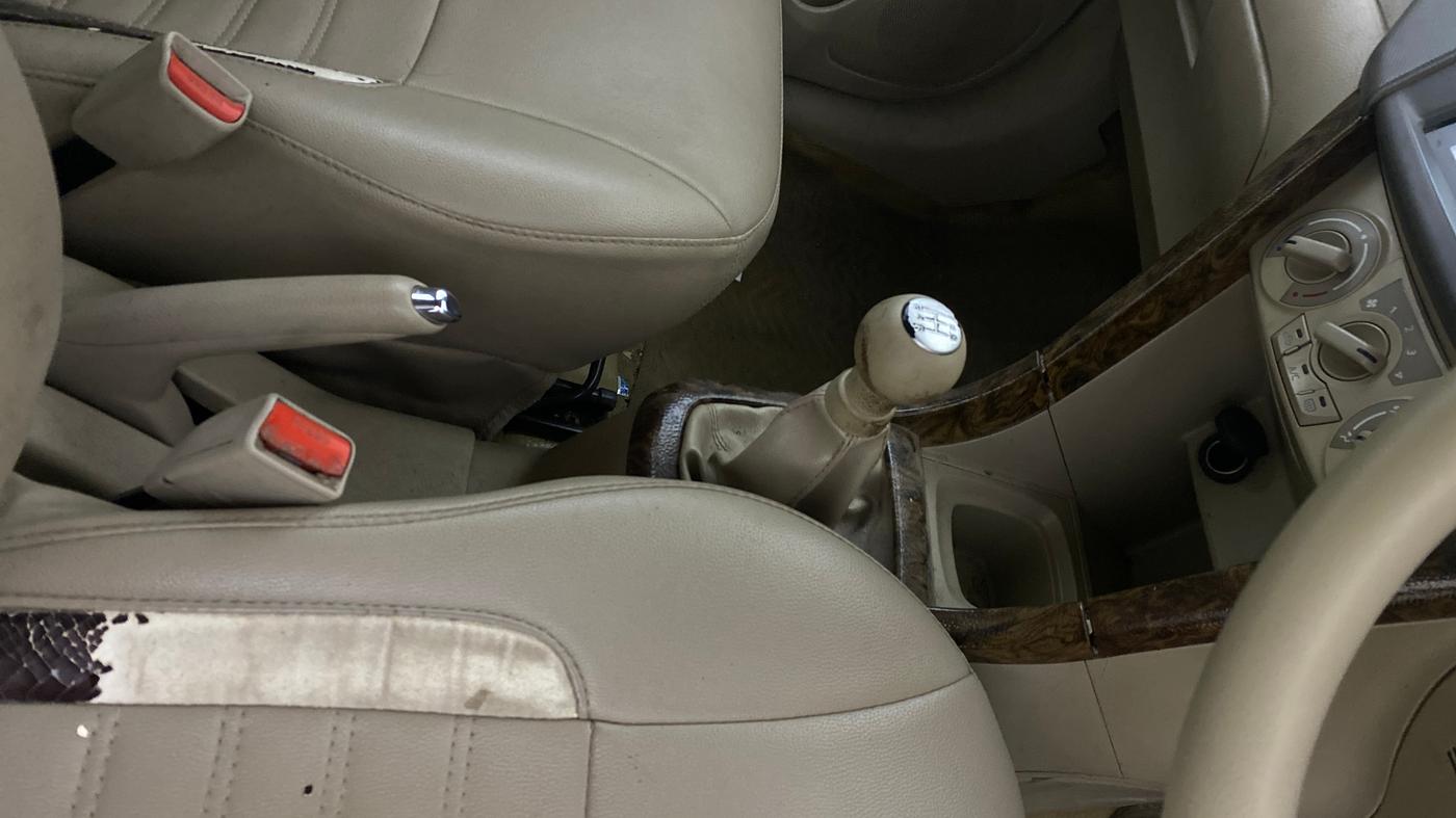 2017 Maruti Ertiga ZXI+, Petrol, Manual, 1,16,094 km, Gear Lever