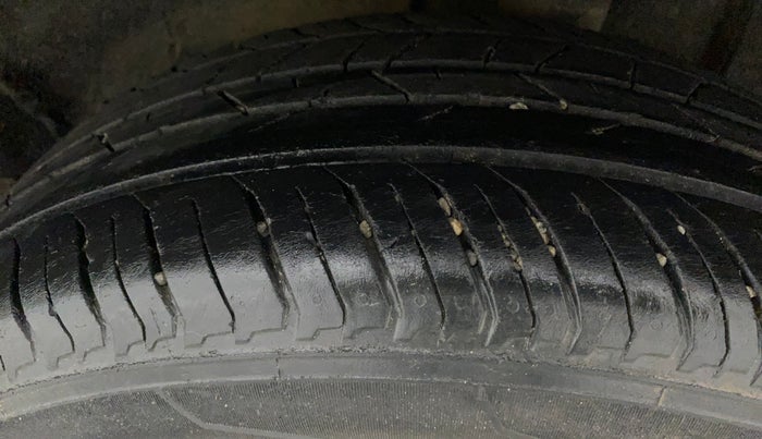 2021 Nissan MAGNITE XV PREMIUM TURBO CVT, Petrol, Automatic, 60,452 km, Left Rear Tyre Tread
