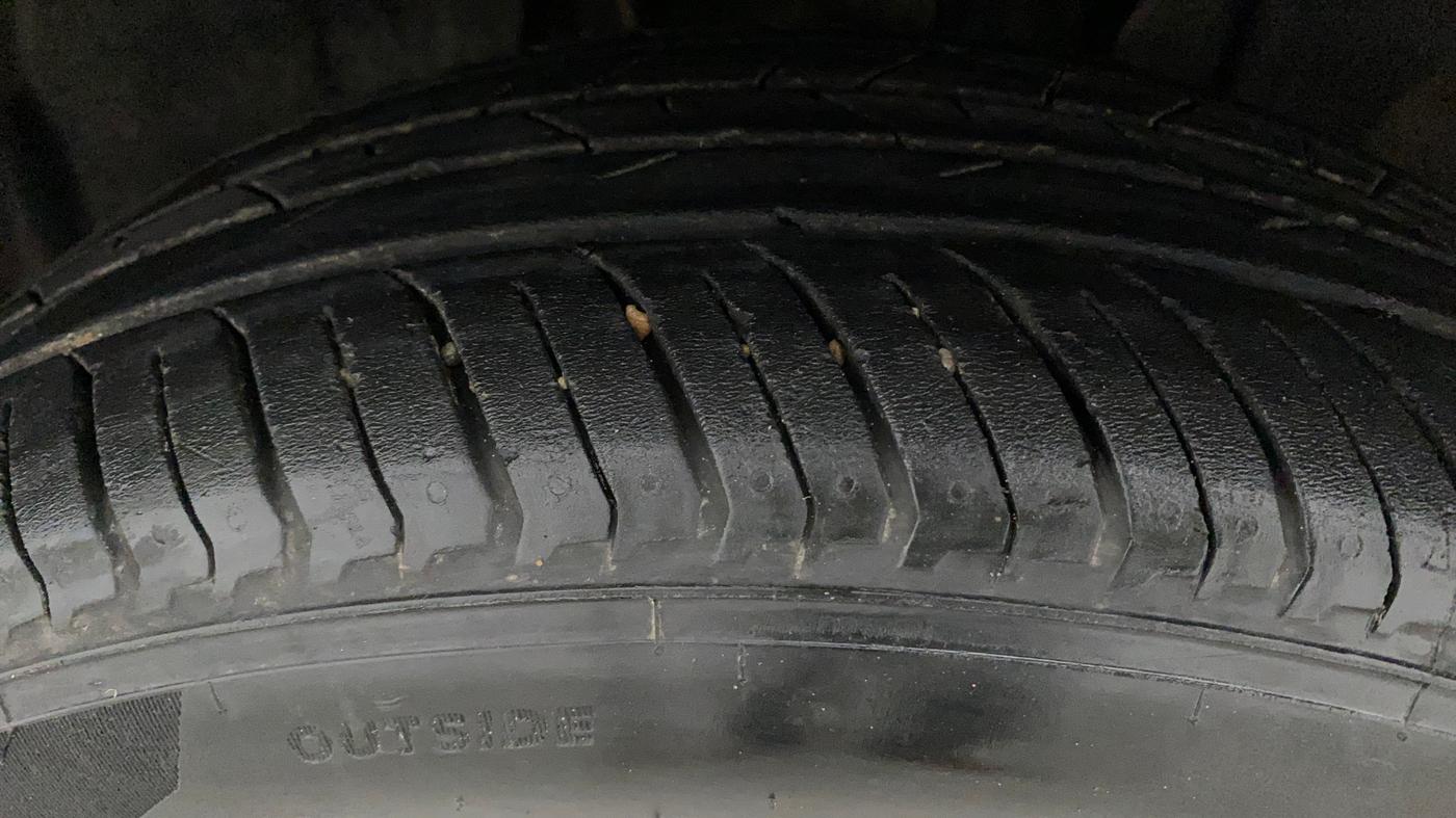 2021 Nissan MAGNITE XV PREMIUM TURBO CVT, Petrol, Automatic, 60,452 km, Left Front Tyre Tread