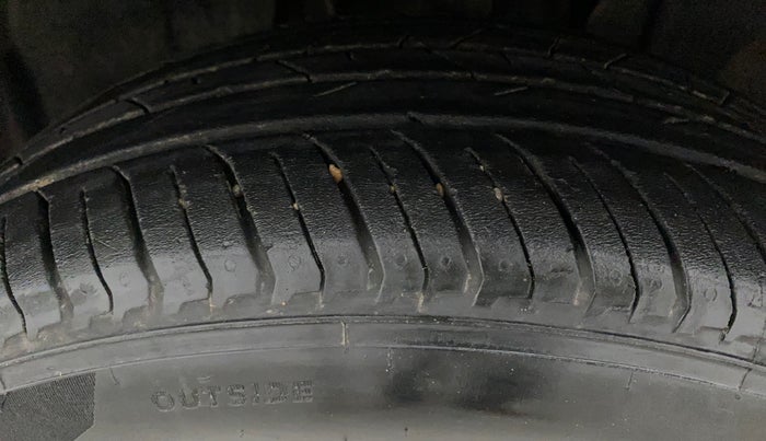 2021 Nissan MAGNITE XV PREMIUM TURBO CVT, Petrol, Automatic, 60,452 km, Left Front Tyre Tread