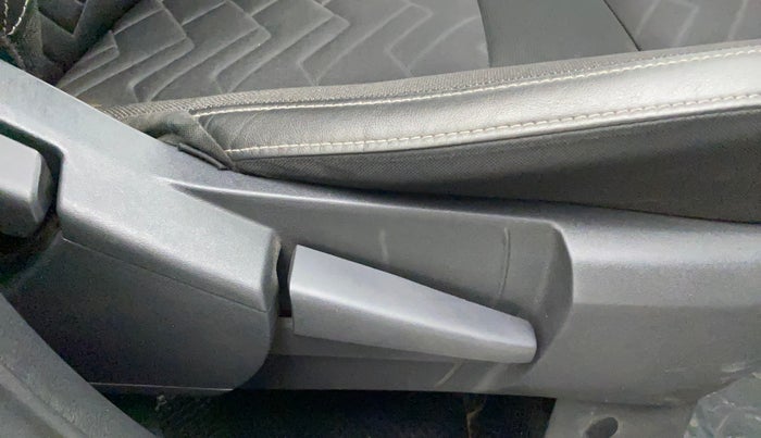 2021 Nissan MAGNITE XV PREMIUM TURBO CVT, Petrol, Automatic, 60,452 km, Driver Side Adjustment Panel