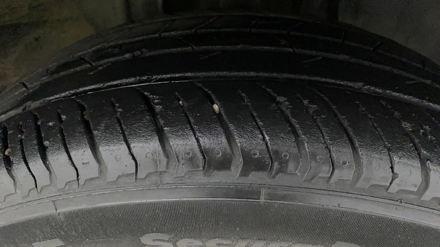 2021 Nissan MAGNITE XV PREMIUM TURBO CVT, Petrol, Automatic, 60,452 km, Right Front Tyre Tread