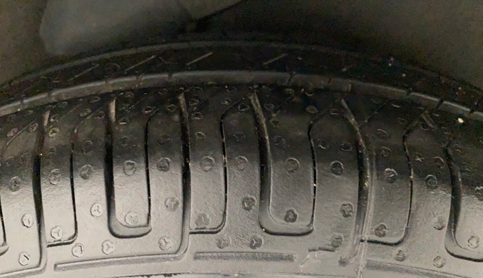 2011 Hyundai i10 MAGNA 1.2, Petrol, Manual, 27,813 km, Left Rear Tyre Tread