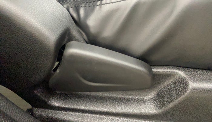 2022 Renault Kwid RXL 1.0 (O), Petrol, Manual, 9,402 km, Driver Side Adjustment Panel