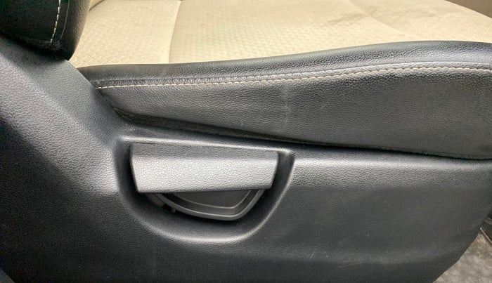 2019 Hyundai NEW SANTRO ERA 1.1, Petrol, Manual, 30,017 km, Driver Side Adjustment Panel