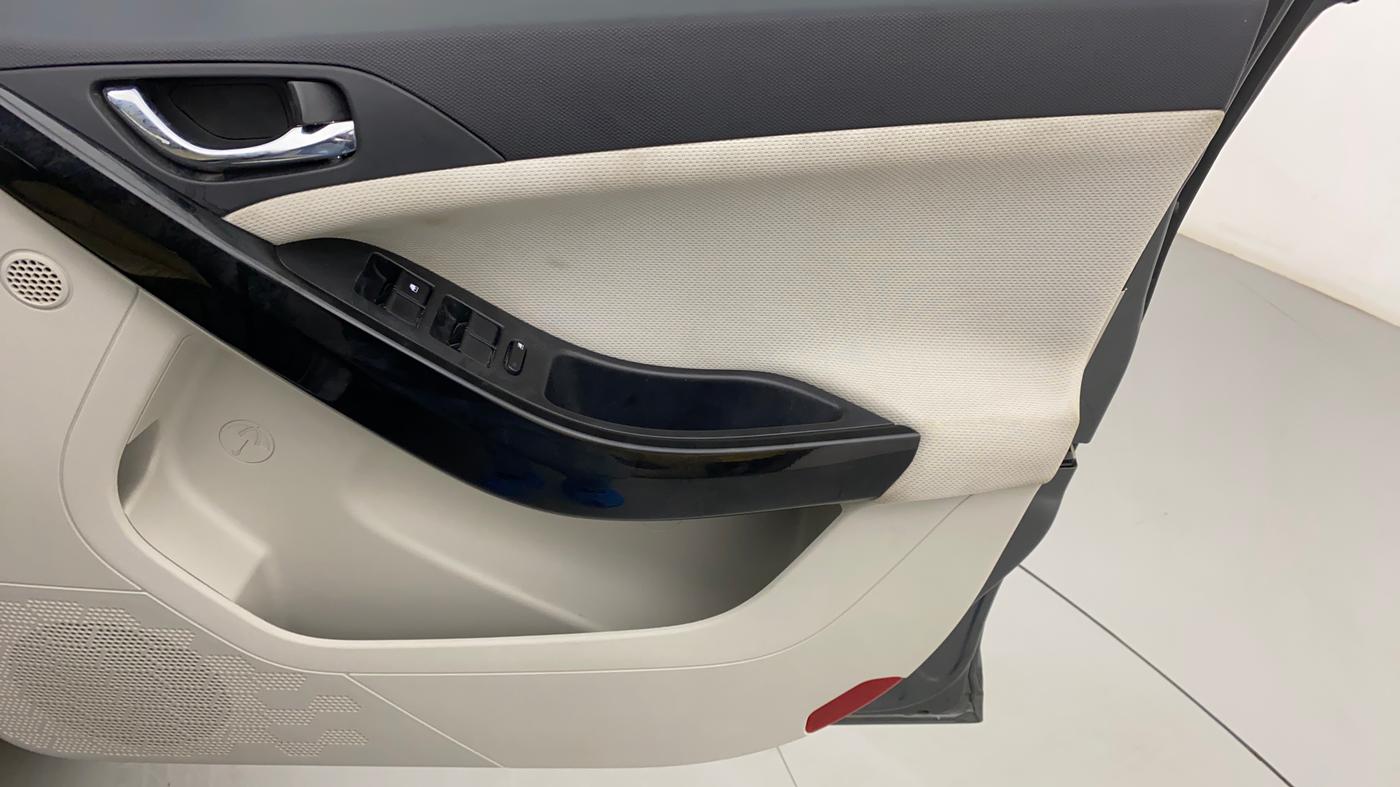 2021 Tata NEXON XZA PLUS SUNROOF PETROL, Petrol, Automatic, 48,090 km, Driver Side Door Panels Control