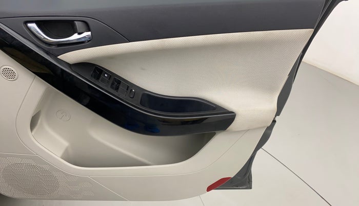 2021 Tata NEXON XZA PLUS SUNROOF PETROL, Petrol, Automatic, 48,090 km, Driver Side Door Panels Control