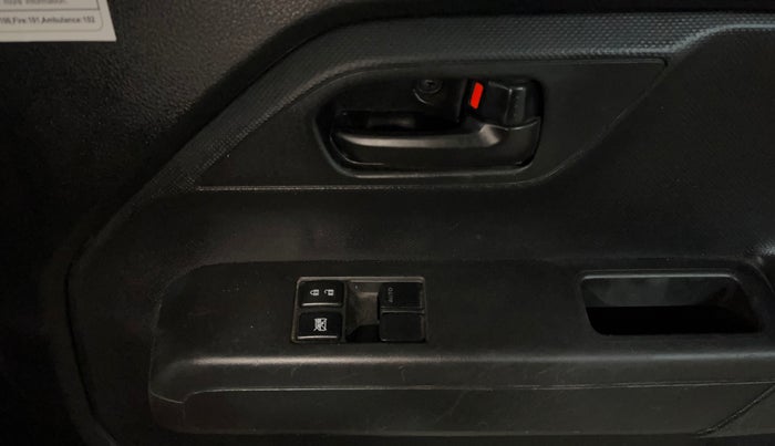 2023 Maruti New Wagon-R LXI CNG 1.0, CNG, Manual, 33,152 km, Driver Side Door Panels Control