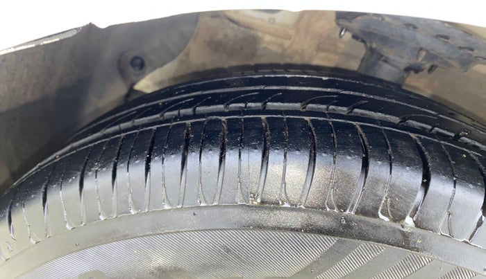 2017 Hyundai Grand i10 SPORTZ (O) 1.2 KAPPA VTVT, Petrol, Manual, 38,846 km, Left Front Tyre Tread