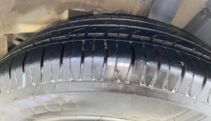 2017 Hyundai Grand i10 SPORTZ (O) 1.2 KAPPA VTVT, Petrol, Manual, 38,846 km, Left Rear Tyre Tread