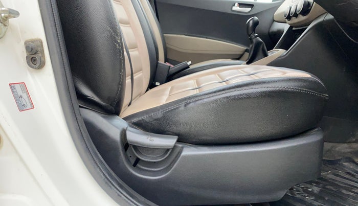 2017 Hyundai Grand i10 SPORTZ (O) 1.2 KAPPA VTVT, Petrol, Manual, 38,846 km, Driver Side Adjustment Panel