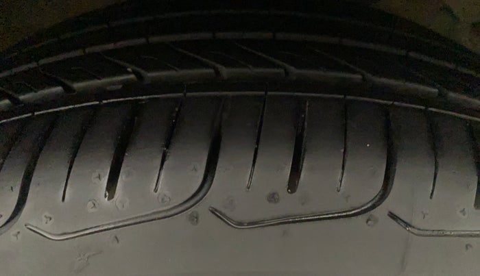 2019 Maruti Baleno ALPHA PETROL 1.2, Petrol, Manual, 51,869 km, Right Front Tyre Tread