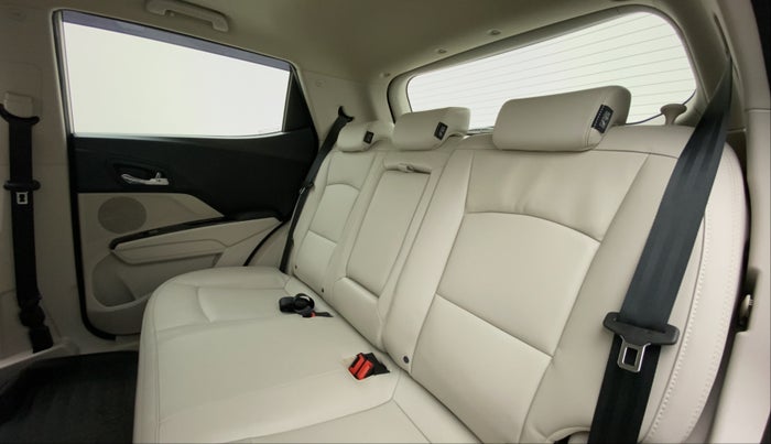 2021 Mahindra XUV300 1.2 W8 OPT, Petrol, Manual, 3,154 km, Right Side Rear Door Cabin
