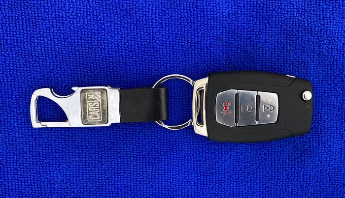 2021 Mahindra XUV300 1.2 W8 OPT, Petrol, Manual, 3,154 km, Key Close Up