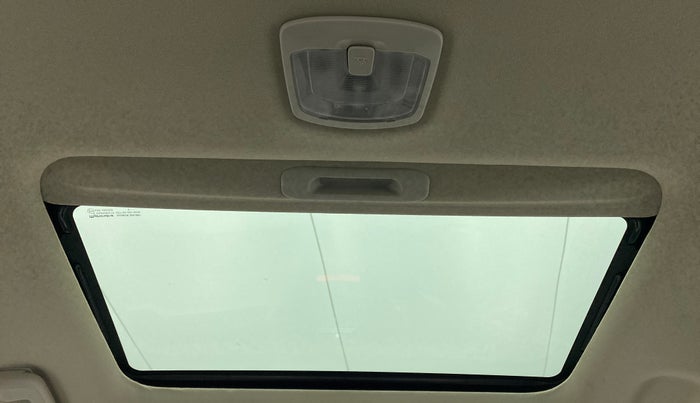 2021 Mahindra XUV300 1.2 W8 OPT, Petrol, Manual, 3,154 km, Moonroof/ Sunroof