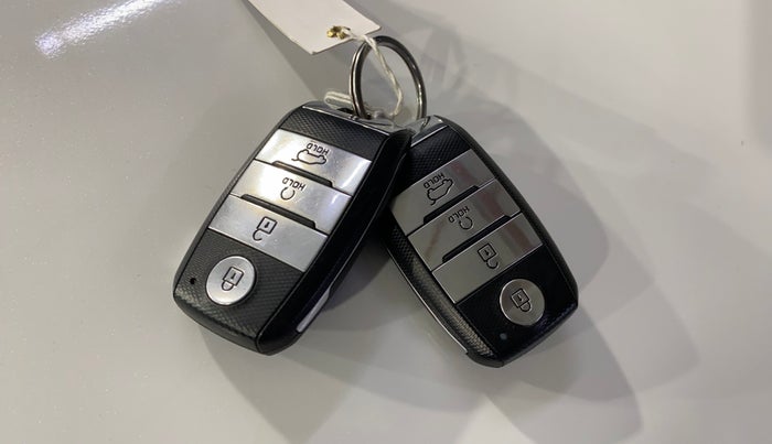 2020 KIA SONET HTX 1.0 IMT, Petrol, Manual, 51,102 km, Key Close Up
