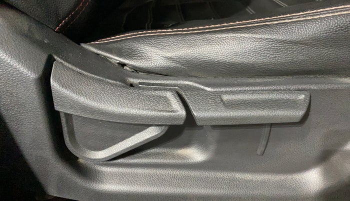 2020 KIA SONET HTX 1.0 IMT, Petrol, Manual, 51,102 km, Driver Side Adjustment Panel