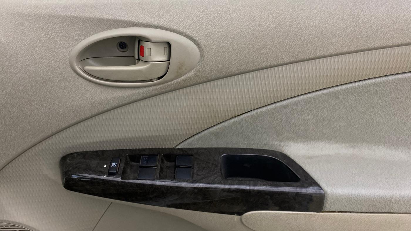 2016 Toyota Etios VX, Petrol, Manual, 26,865 km, Driver Side Door Panels Control