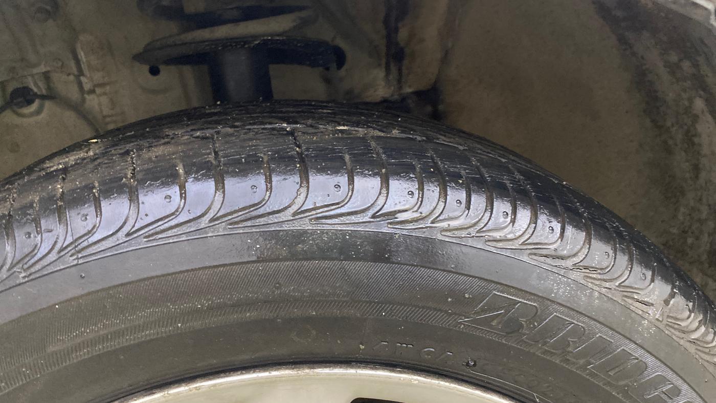 2016 Toyota Etios VX, Petrol, Manual, 26,865 km, Left Front Tyre Tread