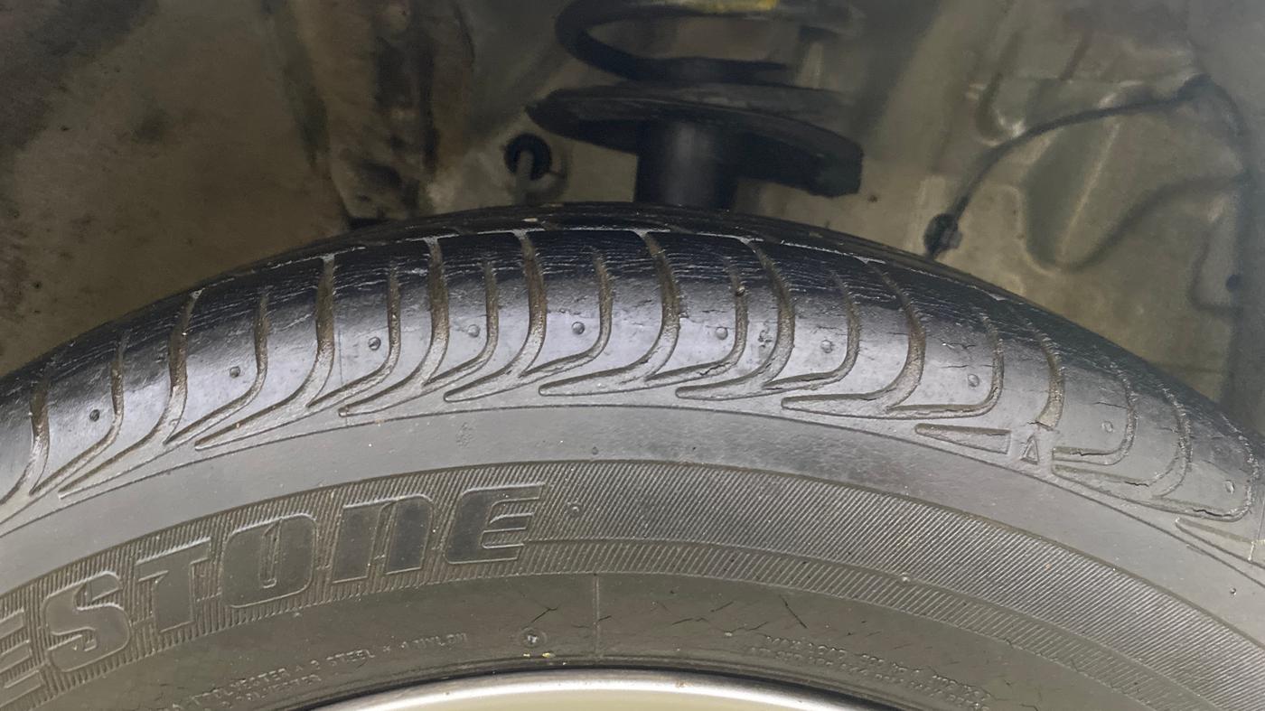 2016 Toyota Etios VX, Petrol, Manual, 26,865 km, Right Front Tyre Tread