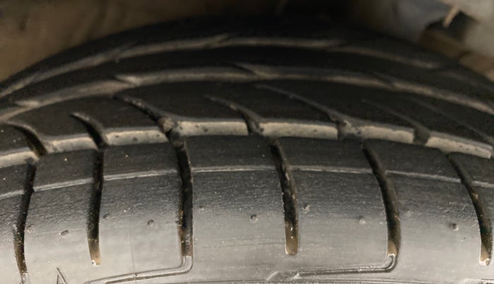 2017 Hyundai New Elantra 2.0 SX AT PETROL, Petrol, Automatic, 52,810 km, Right Front Tyre Tread