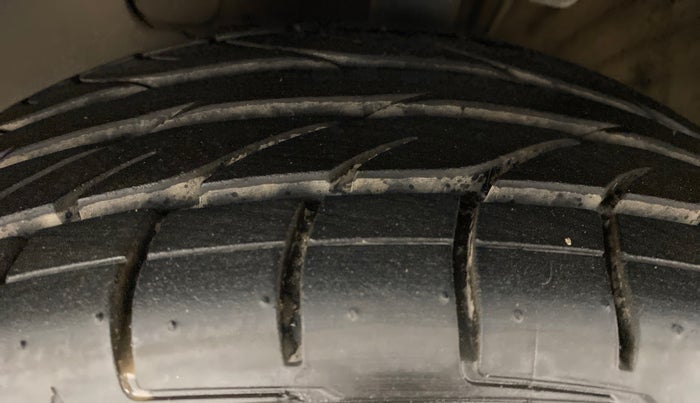 2017 Hyundai New Elantra 2.0 SX AT PETROL, Petrol, Automatic, 52,810 km, Left Front Tyre Tread