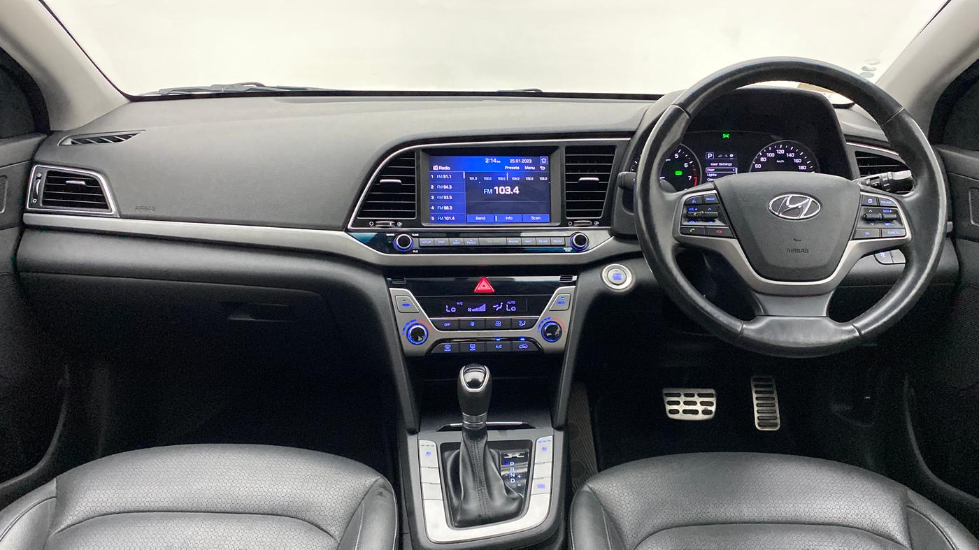 2017 Hyundai New Elantra 2.0 SX AT PETROL, Petrol, Automatic, 52,810 km, Dashboard