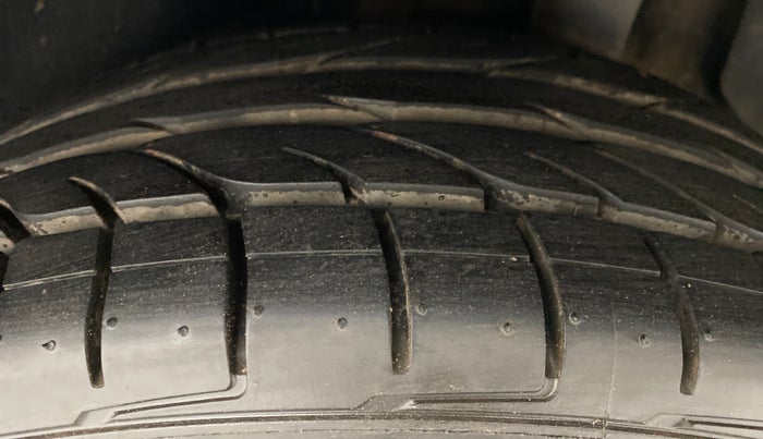 2017 Hyundai New Elantra 2.0 SX AT PETROL, Petrol, Automatic, 52,810 km, Left Rear Tyre Tread