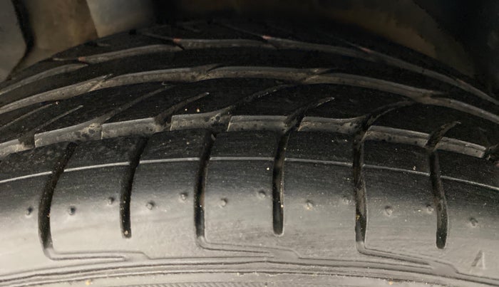 2017 Hyundai New Elantra 2.0 SX AT PETROL, Petrol, Automatic, 52,810 km, Right Rear Tyre Tread