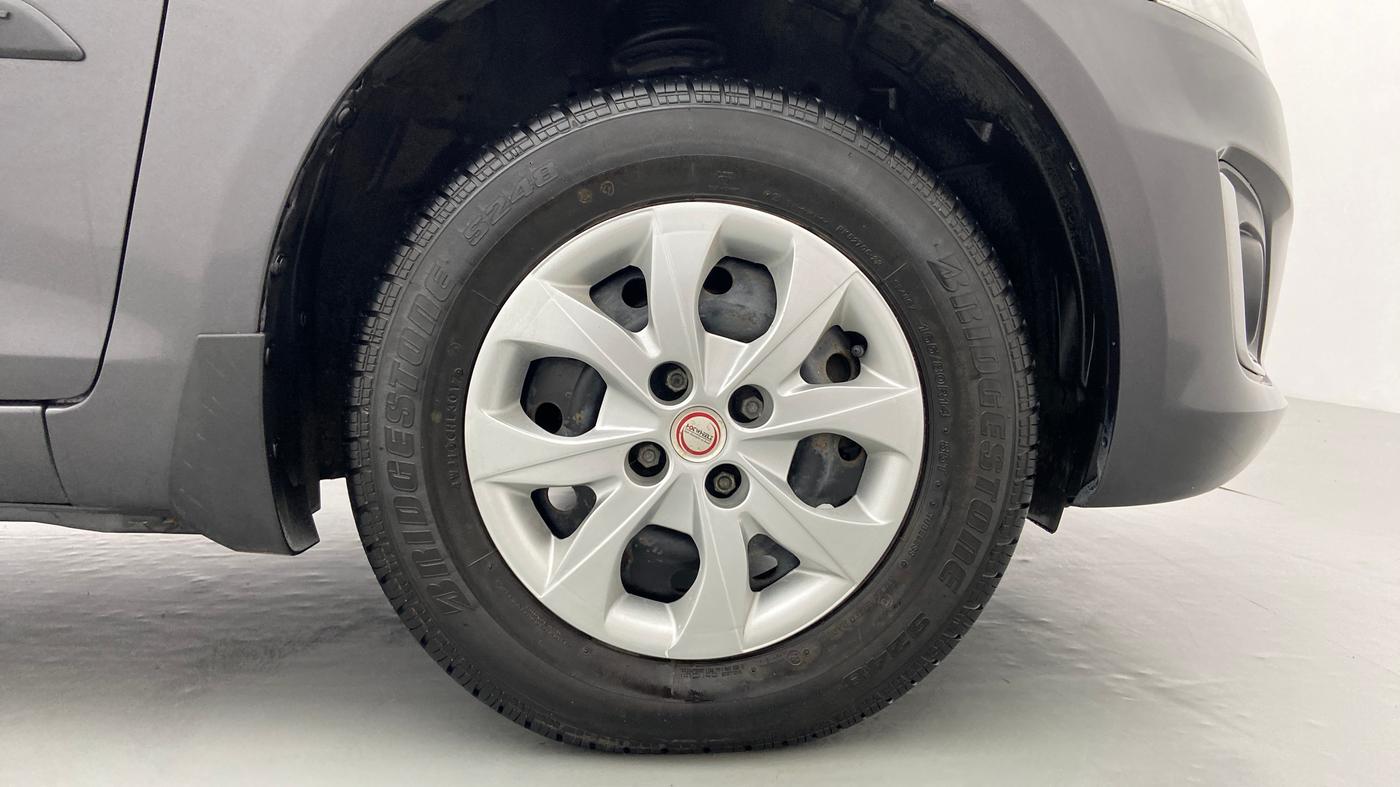 2017 Maruti Swift VXI D, Petrol, Manual, 17,149 km, Right Front Wheel