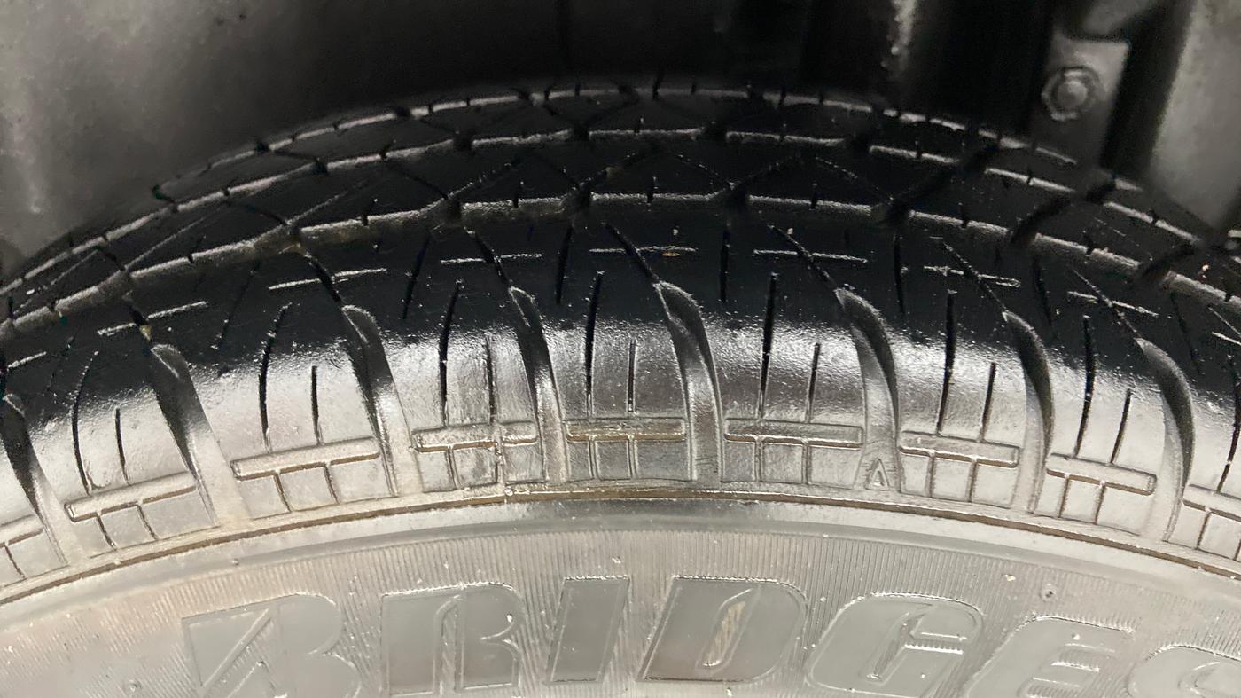 2017 Maruti Swift VXI D, Petrol, Manual, 17,149 km, Left Rear Tyre Tread
