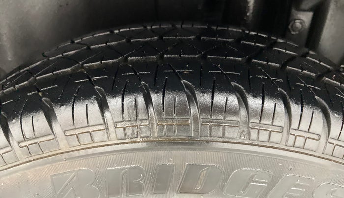 2017 Maruti Swift VXI D, Petrol, Manual, 17,149 km, Left Rear Tyre Tread