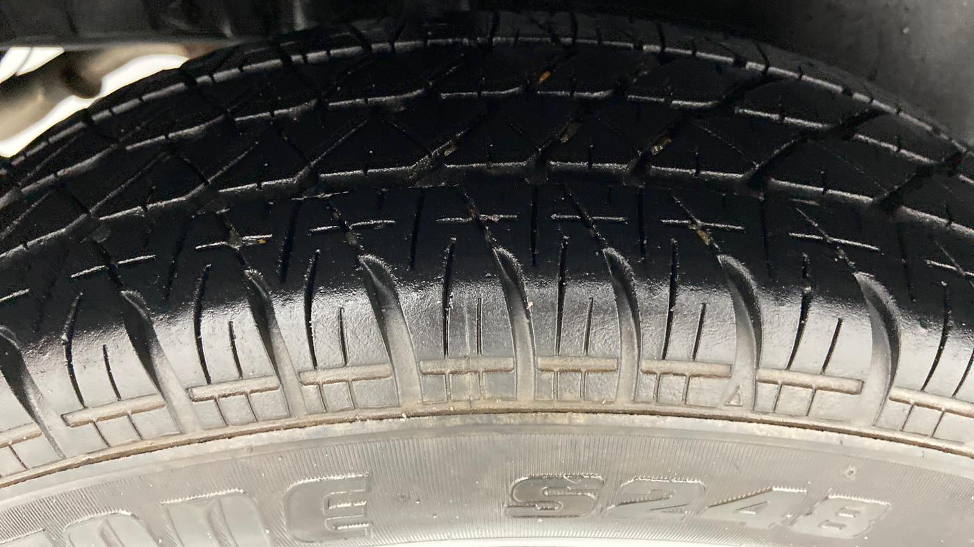 2017 Maruti Swift VXI D, Petrol, Manual, 17,149 km, Right Rear Tyre Tread