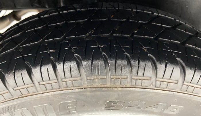 2017 Maruti Swift VXI D, Petrol, Manual, 17,149 km, Right Rear Tyre Tread